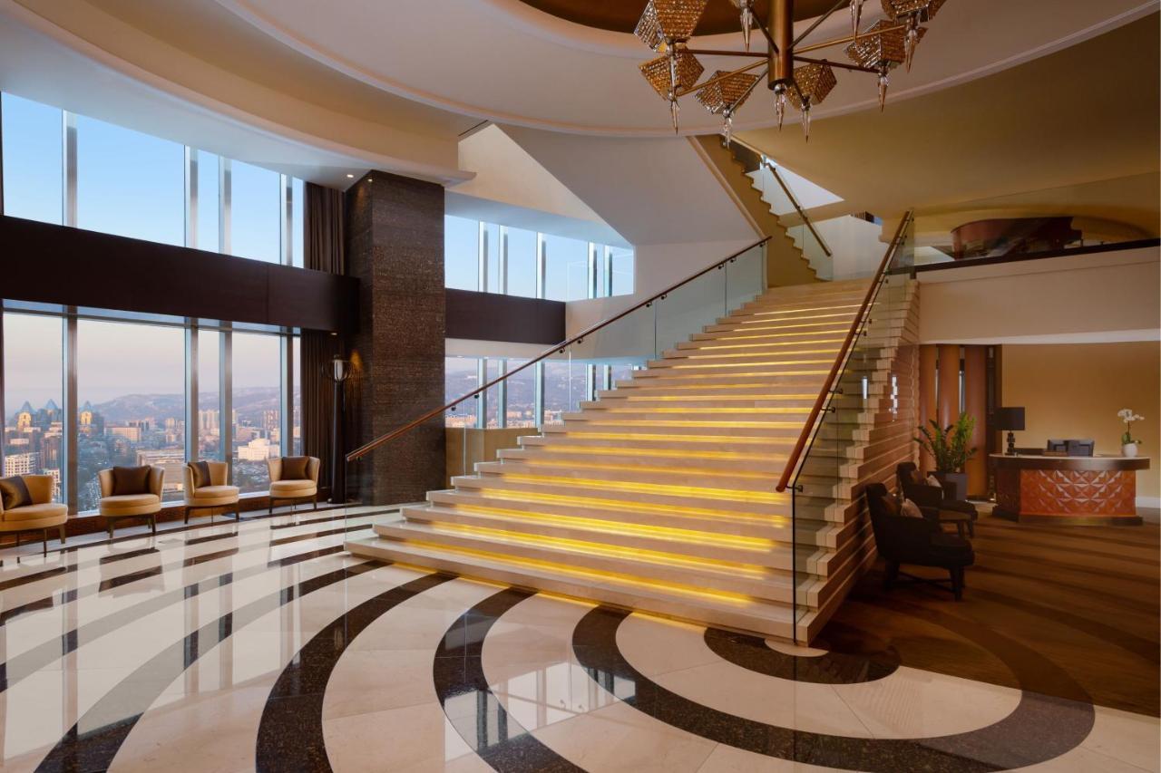 מלון The Ritz-Carlton, אלמטי מראה חיצוני תמונה